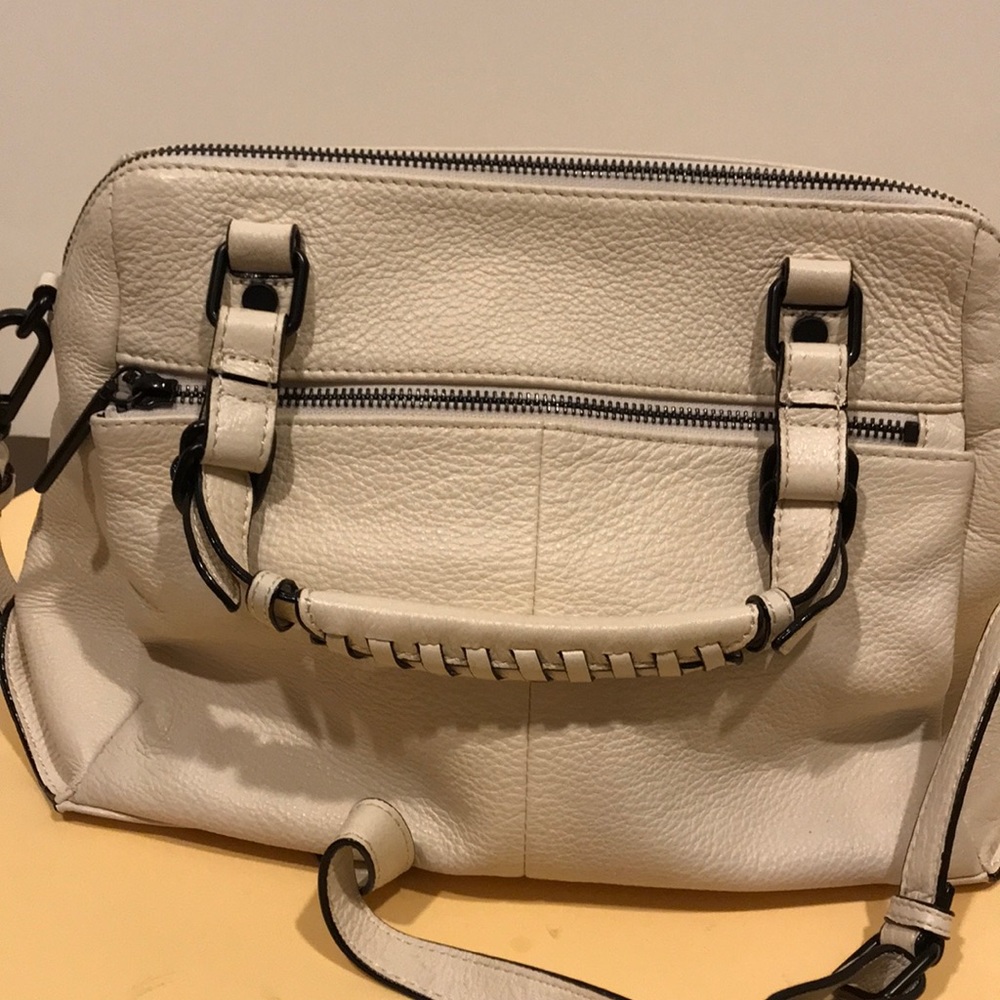 Elliott Lucca 12x9x5 cream leather handbag